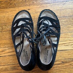 Naot Yarrow Black Velvet Nubuck Strappy Lace Up Wedge Sandals EU 38